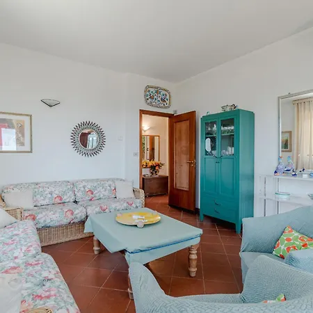 Guesthost - Exclusive With Pool & Parking Villa