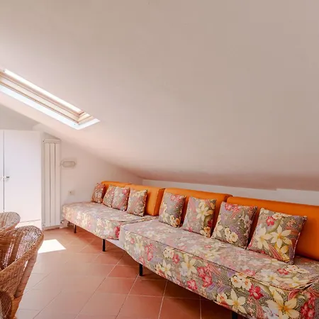Villa Guesthost - Exclusive With Pool & Parking *