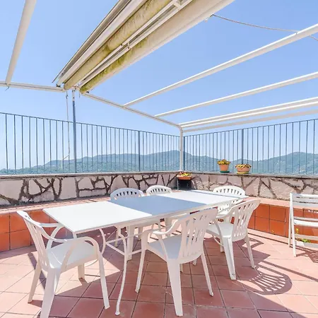 Villa Guesthost - Exclusive With Pool & Parking