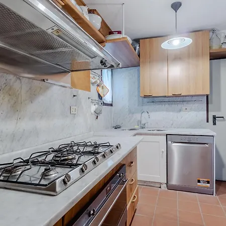 Villa Guesthost - Exclusive With Pool & Parking