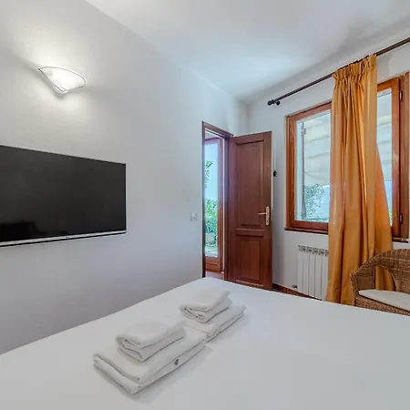 Guesthost - Exclusive With Pool & Parking Villa *