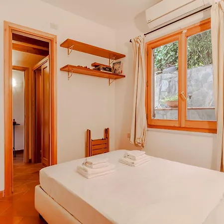 Villa Guesthost - Exclusive With Pool & Parking