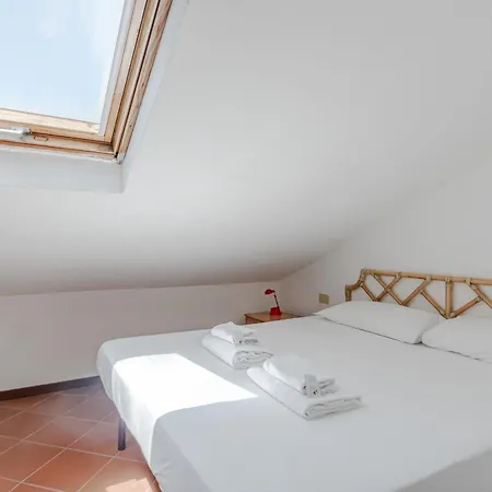Guesthost - Exclusive With Pool & Parking Villa