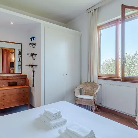 Villa Guesthost - Exclusive With Pool & Parking