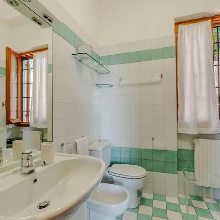 Villa Guesthost - Exclusive With Pool & Parking