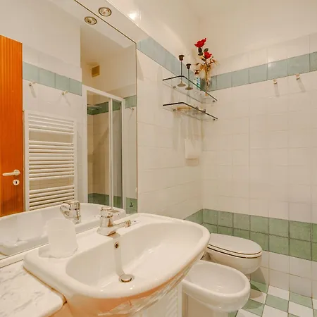 Villa Guesthost - Exclusive With Pool & Parking