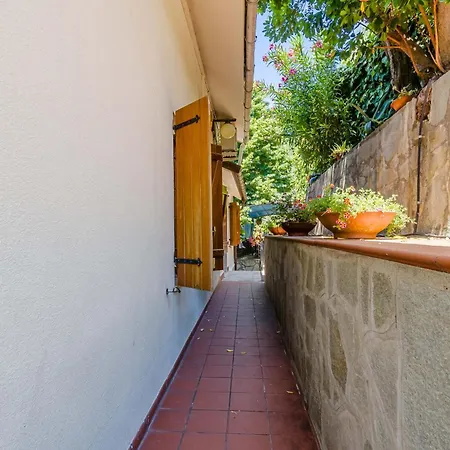 Villa Guesthost - Exclusive With Pool & Parking *