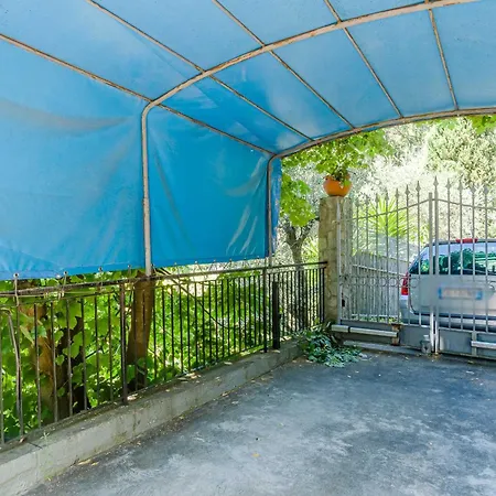 Villa Guesthost - Exclusive With Pool & Parking *